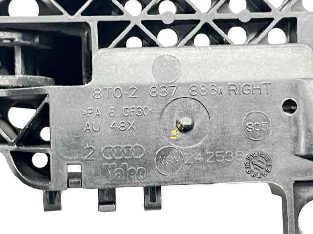 Suporte de maçaneta externa da porta traseira direita 8T0837886A VAG