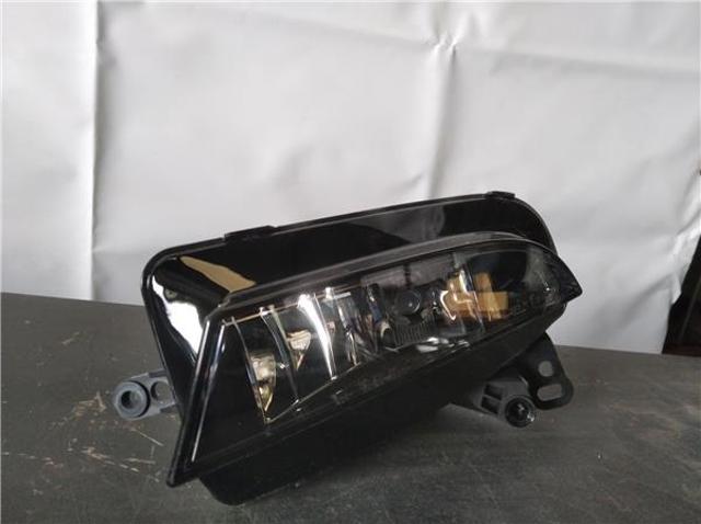 Luzes de nevoeiro esquerdas 8T0941699C VAG
