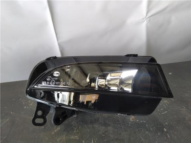 Luzes de nevoeiro direitas 8T0941700C VAG