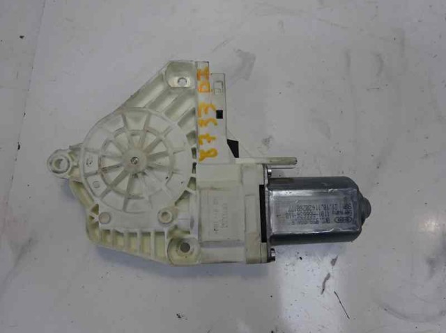 Motor de acionamento de vidro da porta dianteira esquerda 8T0959801A VAG