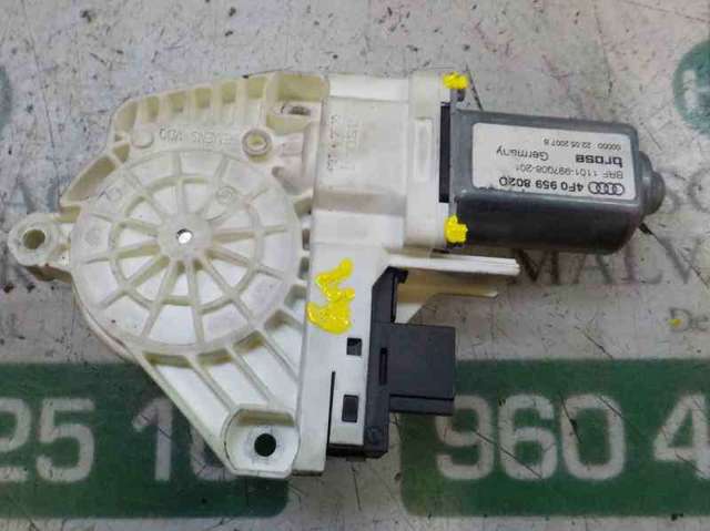 Motor de acionamento de vidro da porta dianteira direita 8T0959802A VAG