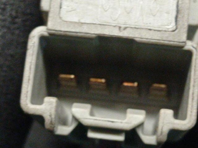 Sensor de ativação do sinal de parada 8T4T9G854AA VOLVO