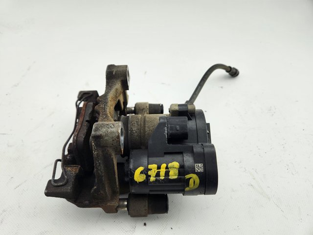 Suporte do freio traseiro direito 8V0615424 VAG
