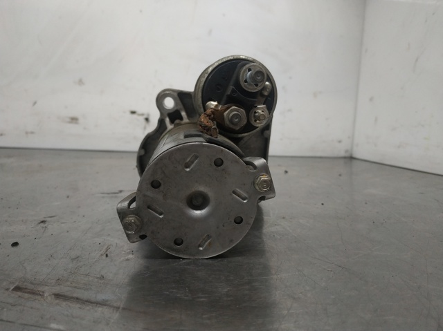 8V2111000AD Ford