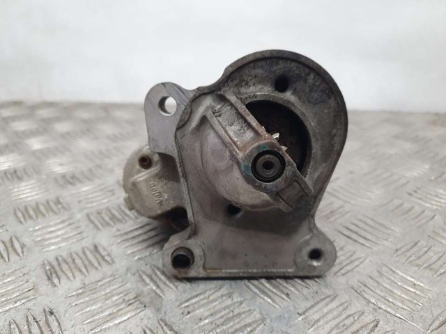 8V2111000AD Ford