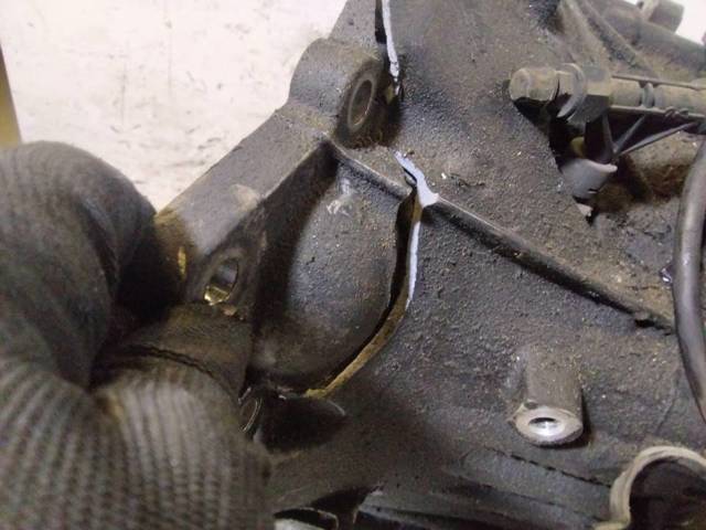 8V4R7002BE Ford