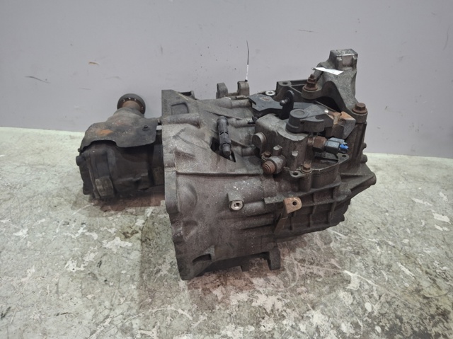 8V4R7002BE Ford