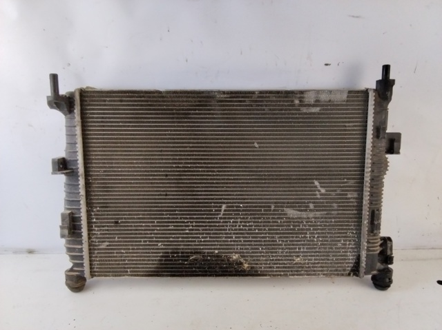 Radiador de esfriamento de motor 8V618005CA FORD