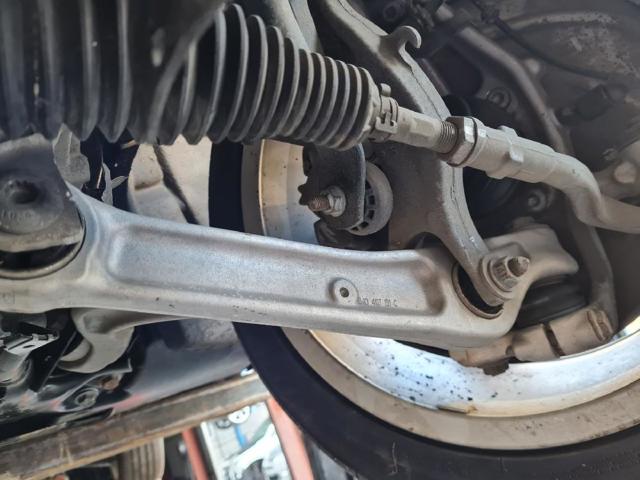 Braço oscilante inferior esquerdo de suspensão dianteira 8W0407151C VAG