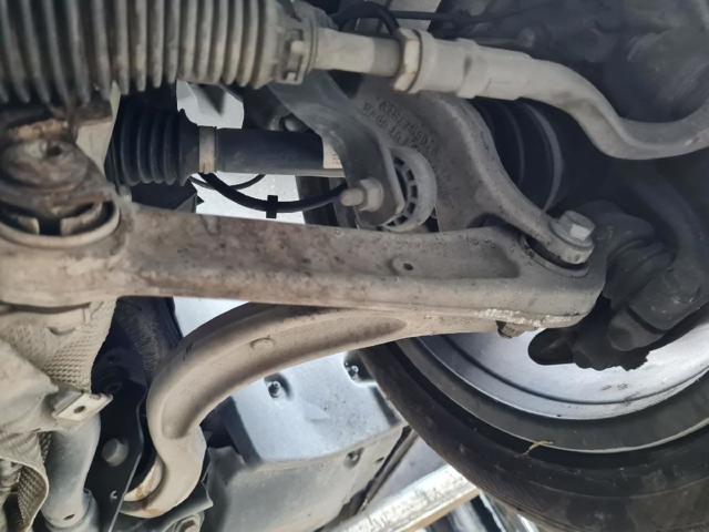 Braço oscilante inferior esquerdo de suspensão dianteira 8W0407155A VAG