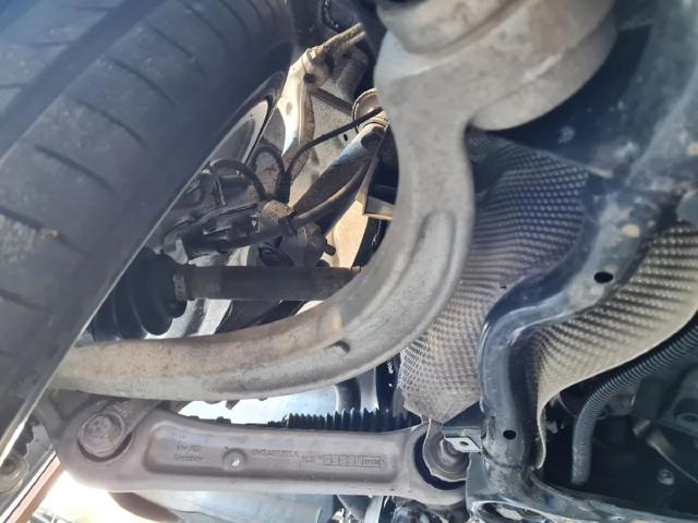 Braço oscilante inferior esquerdo de suspensão dianteira 8W0407693B VAG