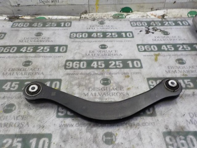Braço oscilante superior esquerdo de suspensão traseira 8W0505397C VAG