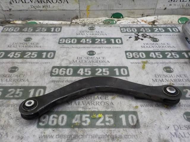Braço oscilante superior direito de suspensão traseira 8W0505398C VAG