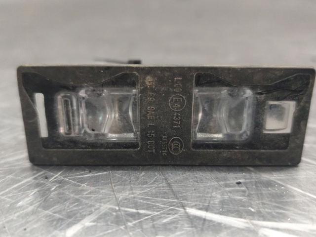 Lanterna da luz de fundo de matrícula traseira 8W6943021A VAG