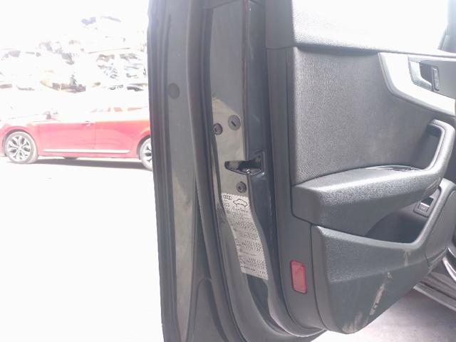 Fecho da porta dianteira esquerda 8X1837015B VAG