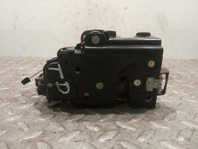 Fecho da porta traseira direita 8Z0839016A VAG