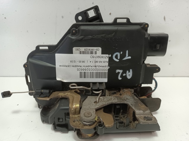 Fecho da porta traseira direita 8Z0839016D VAG