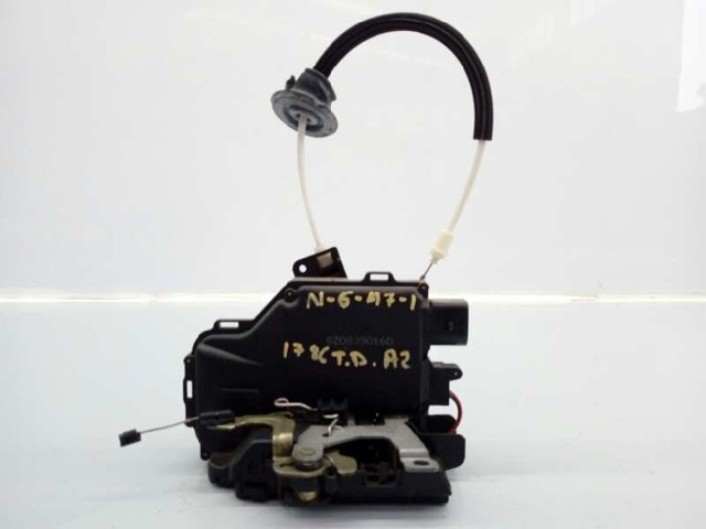 Fecho da porta traseira direita 8Z0839016D VAG