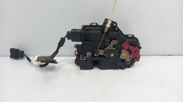 Fecho da porta traseira direita 8Z0839016D VAG