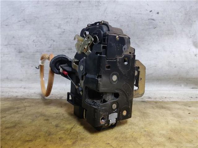 Fecho da porta dianteira direita 8Z1837016A VAG