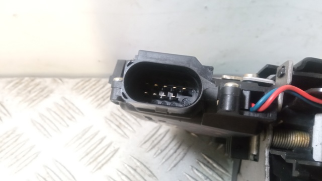 8Z1837016D VAG