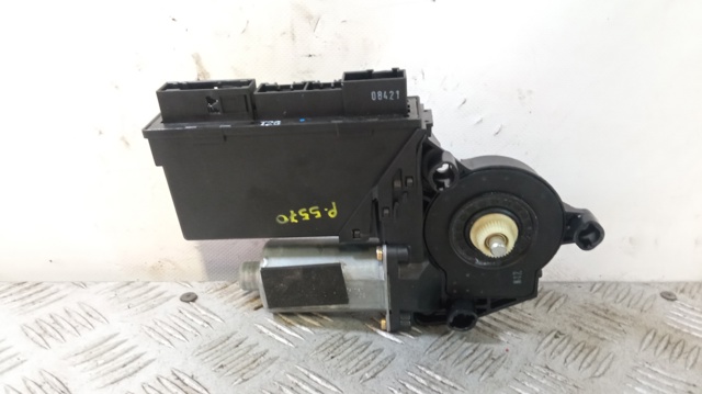 Motor de acionamento de vidro da porta dianteira direita 8Z1959802A VAG