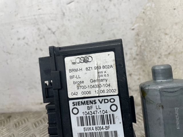 Motor de acionamento de vidro da porta dianteira direita 8Z1959802A VAG