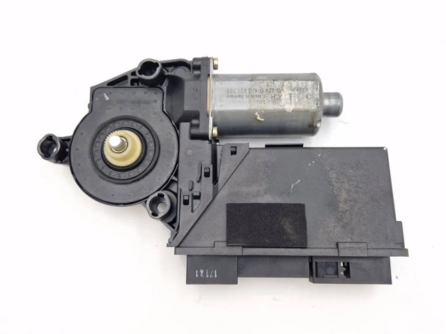 Motor de acionamento de vidro da porta dianteira direita 8Z1959802A VAG