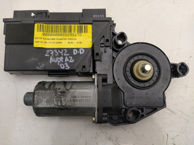Motor de acionamento de vidro da porta dianteira direita 8Z1959802A VAG
