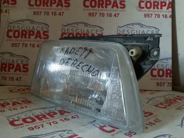Luz direita 90008020 OPEL