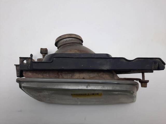 Luz direita 90008020 OPEL