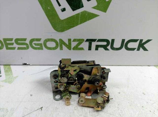 Fecho da porta dianteira esquerda 90120862 OPEL