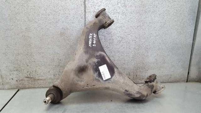 Braço oscilante inferior esquerdo de suspensão dianteira 9013302007 MERCEDES
