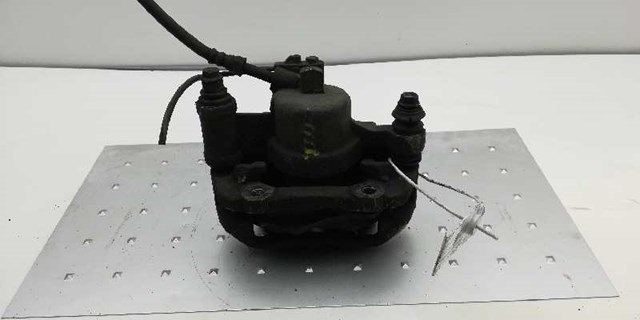 Suporte do freio dianteiro esquerdo 9014203301 MERCEDES