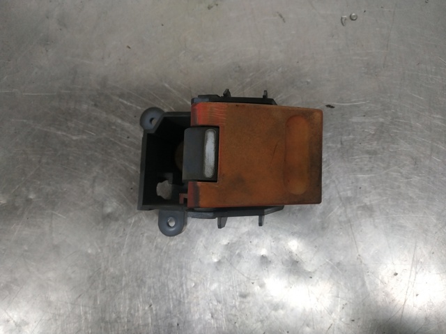 Maçaneta interna esquerda da porta dianteira 9017200066 MERCEDES