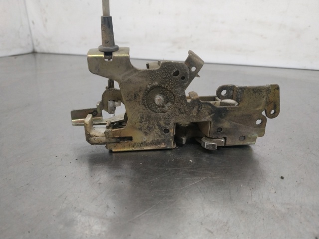 Fecho da porta dianteira esquerda 9017200135 VAG