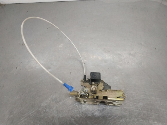 Fecho da porta dianteira direita 9017200235 MERCEDES