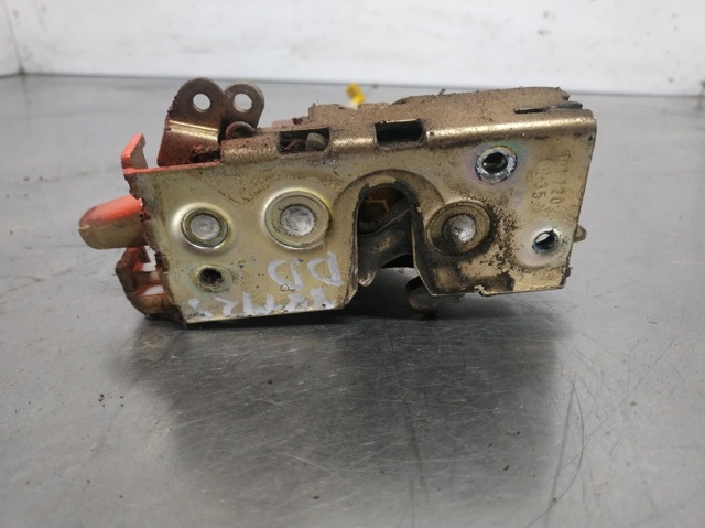 Fecho da porta dianteira direita 9017200235 MERCEDES