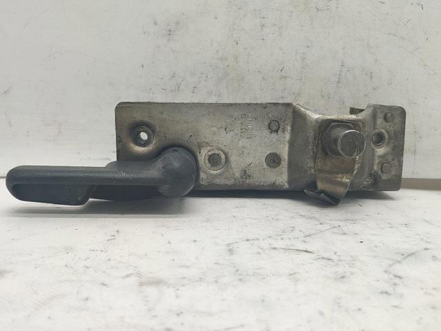 Fecho da porta traseira esquerda batente 9017400135 MERCEDES