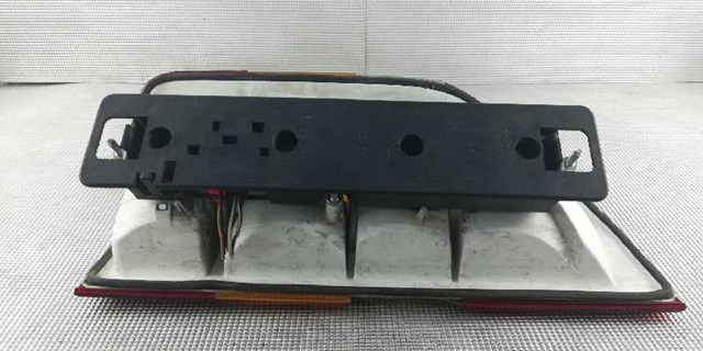 Lanterna traseira direita 9018200864 MERCEDES