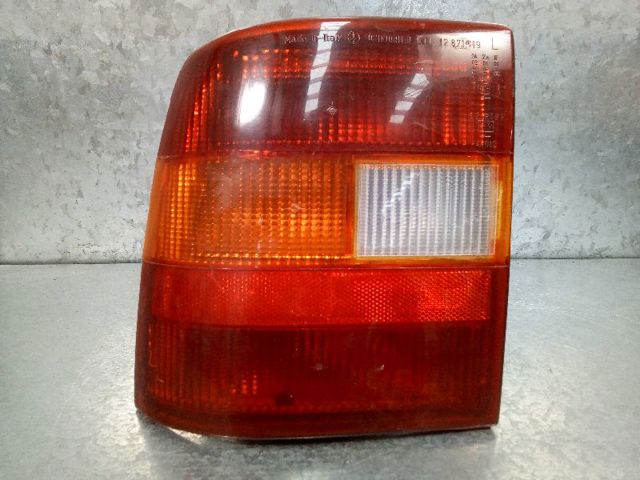 Lanterna traseira esquerda 90349095 OPEL