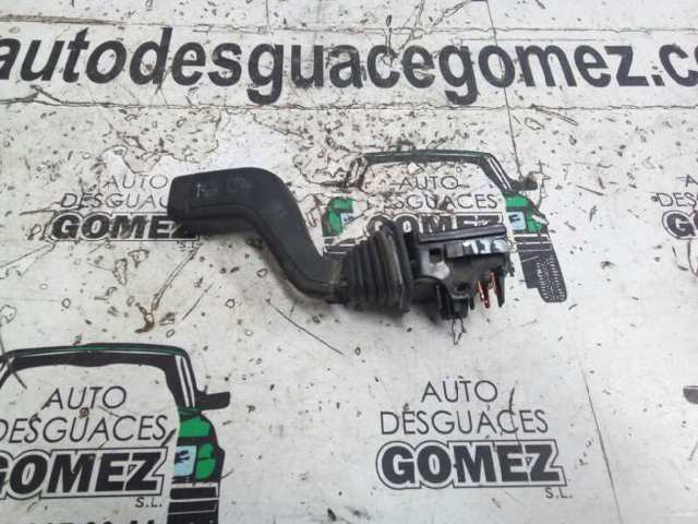 Comutador direito instalado na coluna da direção 90413243 OPEL