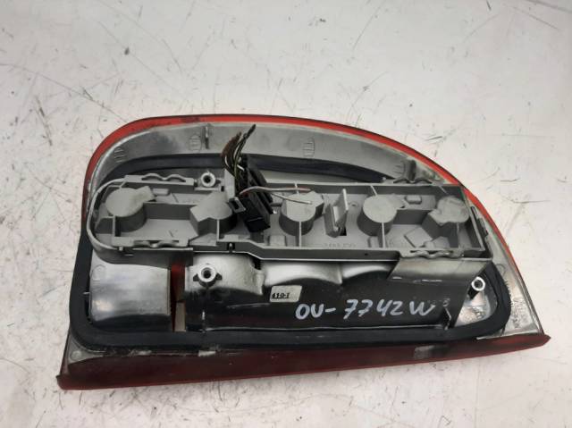 Lanterna traseira direita 90444142 OPEL