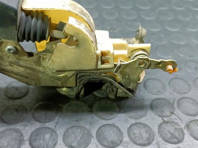 Motor acionador de abertura/fechamento da porta dianteira direita 90449073 OPEL