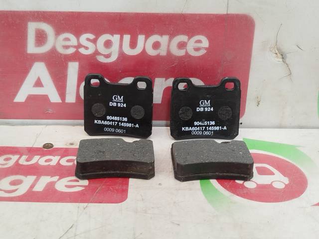 Sapatas do freio traseiras de disco 90485136 OPEL