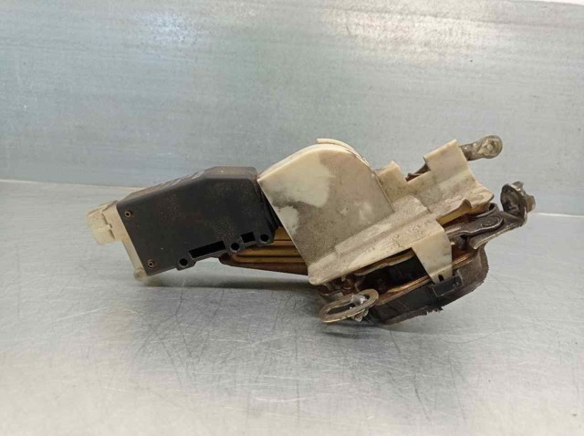 Fecho da porta dianteira esquerda 90493701 OPEL