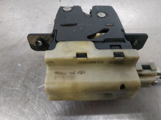 90502AV710 Nissan/Infiniti