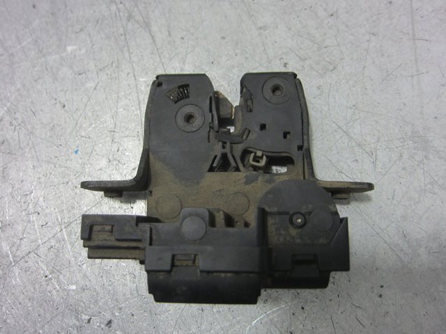 90502AV720 Nissan/Infiniti