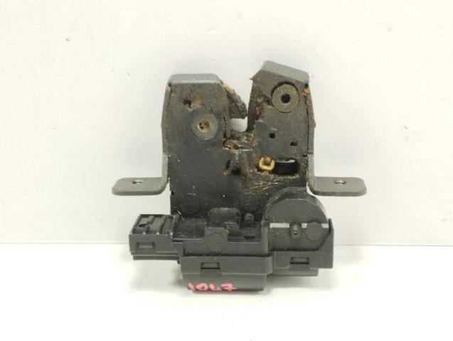 90502AV720 Nissan/Infiniti