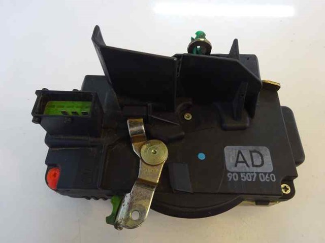 Fecho da porta dianteira direita 90507060 OPEL